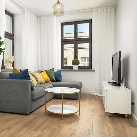Lumina 2-room Near Fabryczna Apartment *